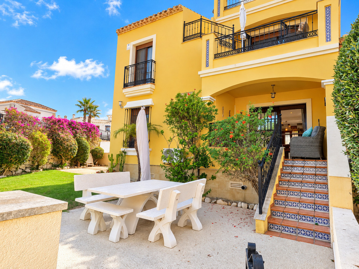 For sale - 2 Bedroom 2 Bathroom Apartment - Middle Floor Apartment in Algorfa - La Finca Golf  - Alicante