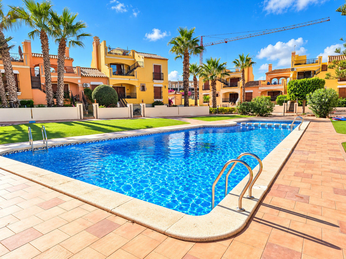 For sale - 2 Bedroom 2 Bathroom Apartment - Middle Floor Apartment in Algorfa - La Finca Golf  - Alicante