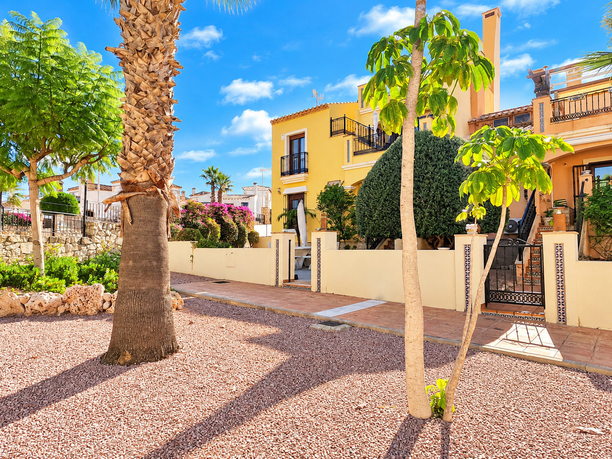 For sale - 2 Bedroom 2 Bathroom Apartment - Middle Floor Apartment in Algorfa - La Finca Golf  - Alicante