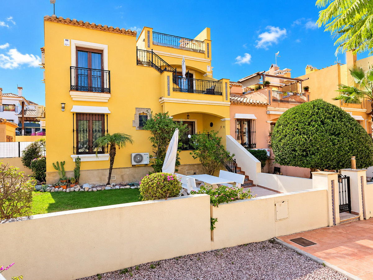 For sale - 2 Bedroom 2 Bathroom Apartment - Middle Floor Apartment in Algorfa - La Finca Golf  - Alicante