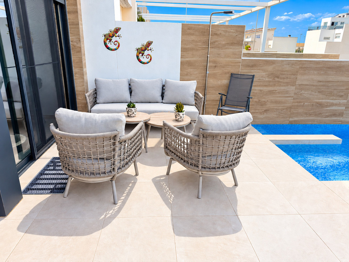 For sale - 3 Bedroom 2 Bathroom House - Detached Villa in Rojales - Rojales Centro  - Alicante