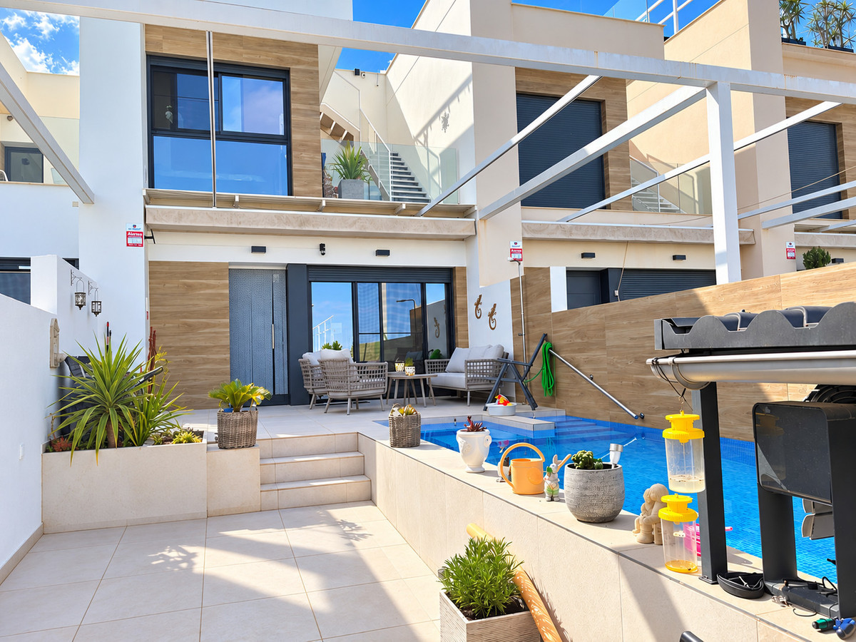 For sale - 3 Bedroom 2 Bathroom House - Detached Villa in Rojales - Rojales Centro  - Alicante
