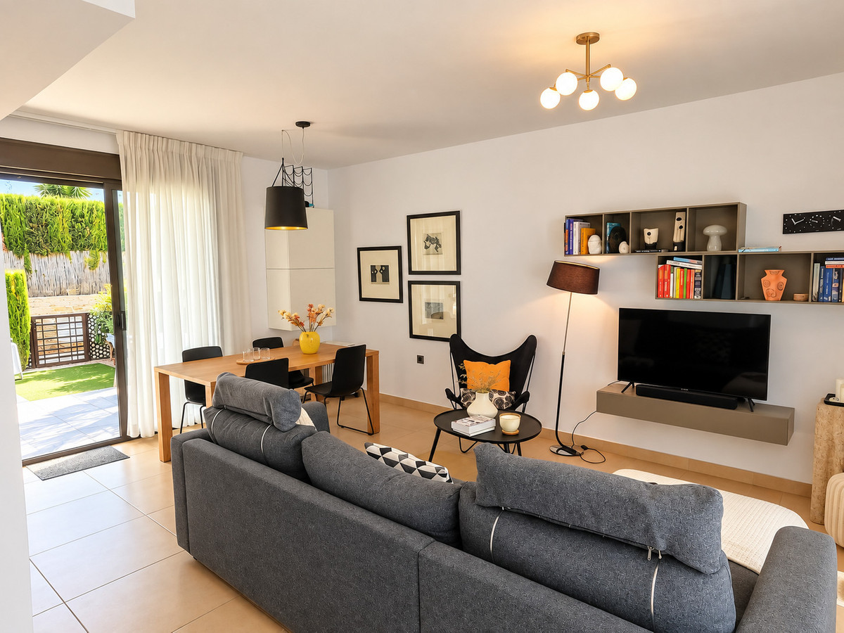 For sale - 2 Bedroom 2 Bathroom Apartment - Ground Floor Apartment in Algorfa - La Finca Golf  - Alicante