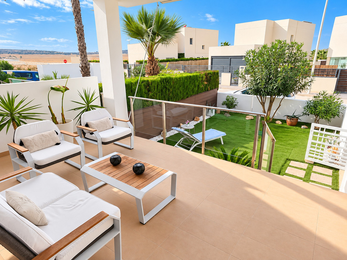 For sale - 2 Bedroom 2 Bathroom Apartment - Ground Floor Apartment in Algorfa - La Finca Golf  - Alicante