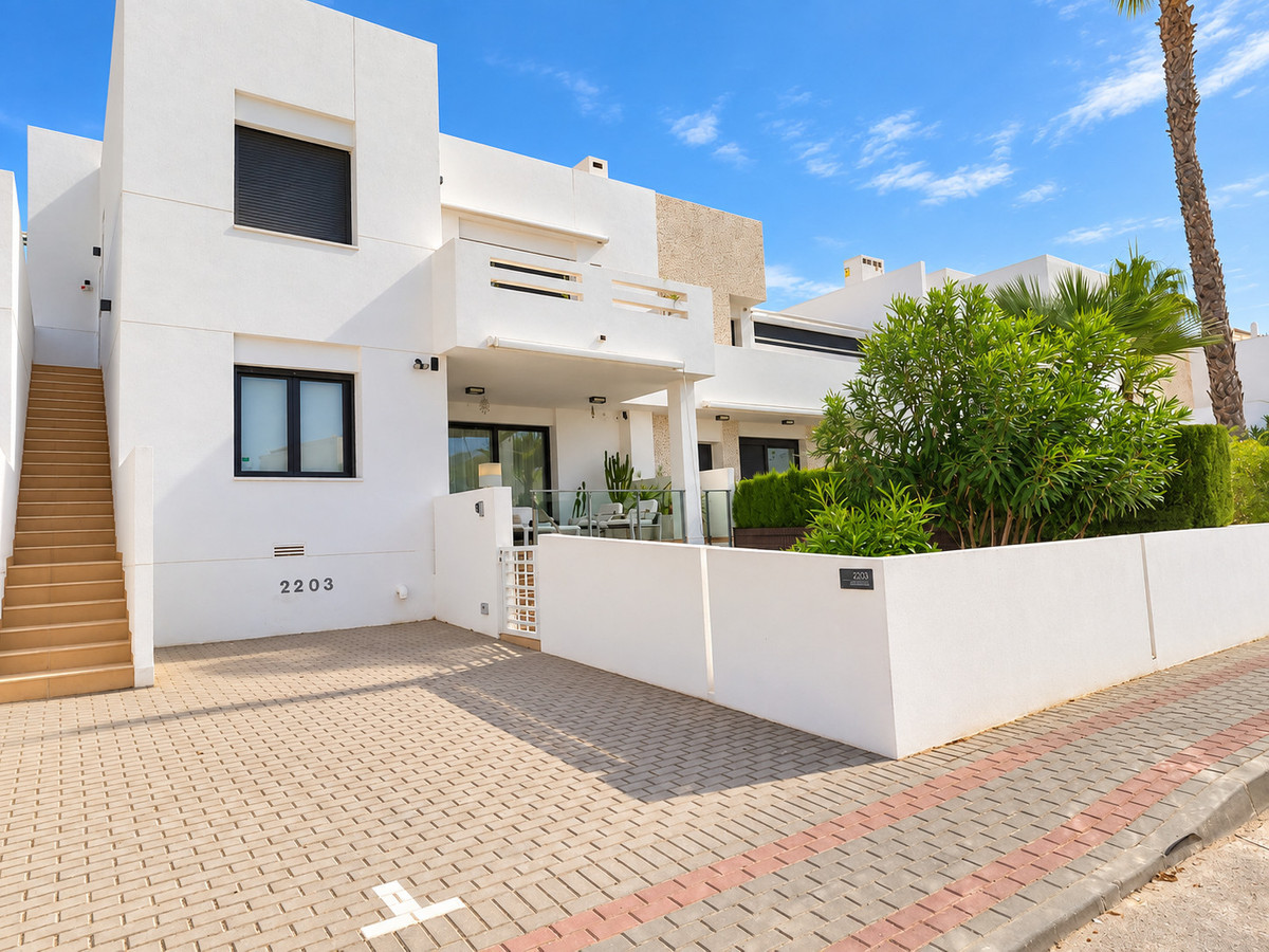For sale - 2 Bedroom 2 Bathroom Apartment - Ground Floor Apartment in Algorfa - La Finca Golf  - Alicante