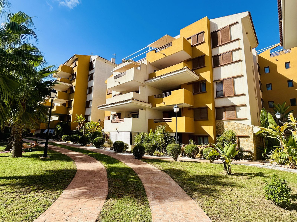 For sale - 3 Bedroom 2 Bathroom Apartment - Middle Floor Apartment in Orihuela - Punta Prima  - Alicante