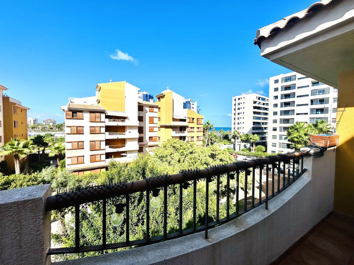 For sale - 3 Bedroom 2 Bathroom Apartment - Middle Floor Apartment in Orihuela - Punta Prima  - Alicante