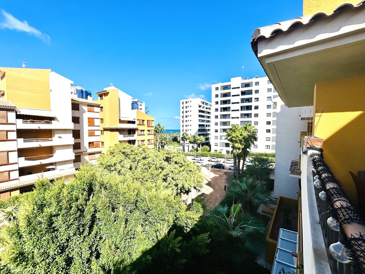 For sale - 3 Bedroom 2 Bathroom Apartment - Middle Floor Apartment in Orihuela - Punta Prima  - Alicante