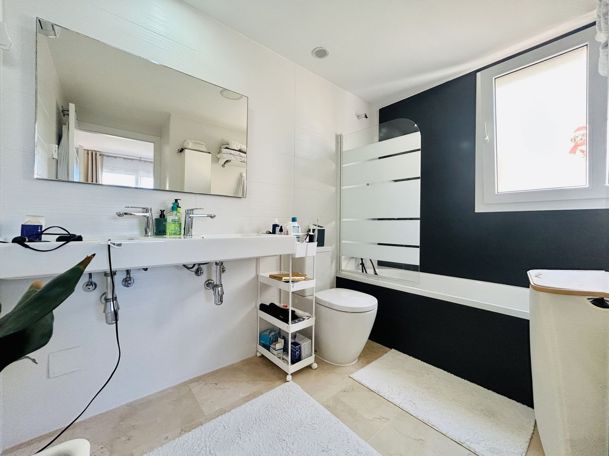 For sale - 3 Bedroom 2 Bathroom Apartment - Middle Floor Apartment in Orihuela - Punta Prima  - Alicante