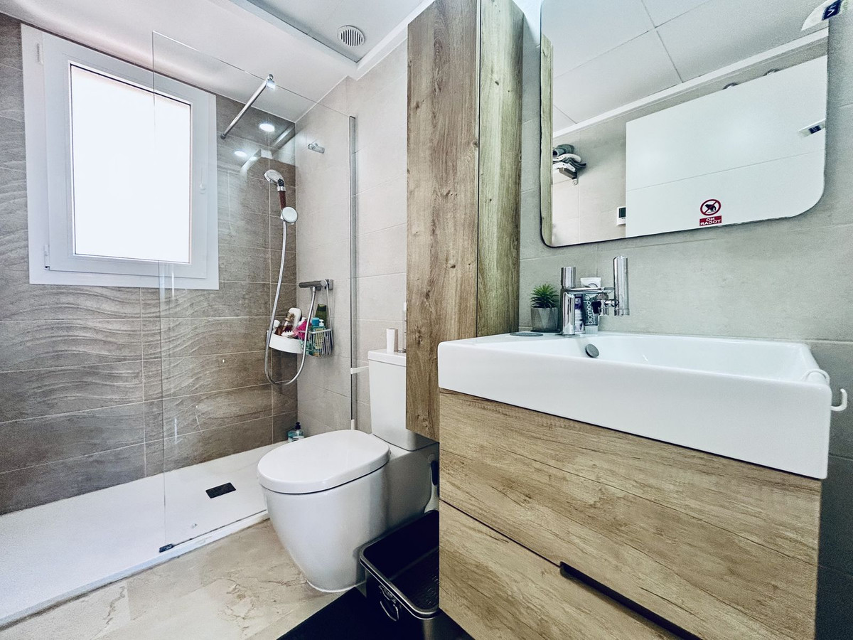 For sale - 3 Bedroom 2 Bathroom Apartment - Middle Floor Apartment in Orihuela - Punta Prima  - Alicante