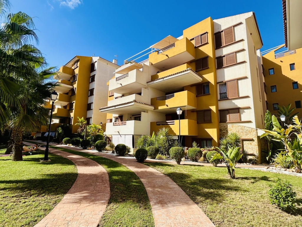 3 Bedroom 2 Bathroom Apartment - Middle Floor Apartment in Orihuela