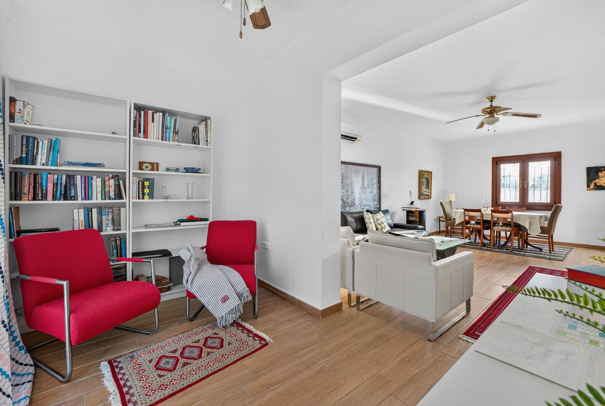 For sale - 3 Bedroom 2 Bathroom House - Detached Villa in Torrevieja - Torrevieja Centro  - Alicante