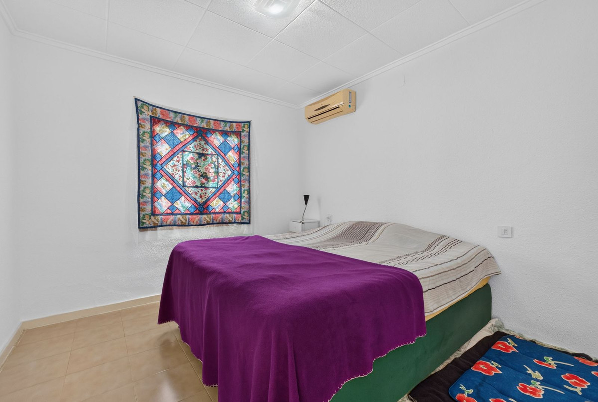 For sale - 3 Bedroom 2 Bathroom House - Detached Villa in Torrevieja - Torrevieja Centro  - Alicante