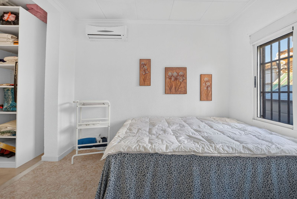For sale - 3 Bedroom 2 Bathroom House - Detached Villa in Torrevieja - Torrevieja Centro  - Alicante