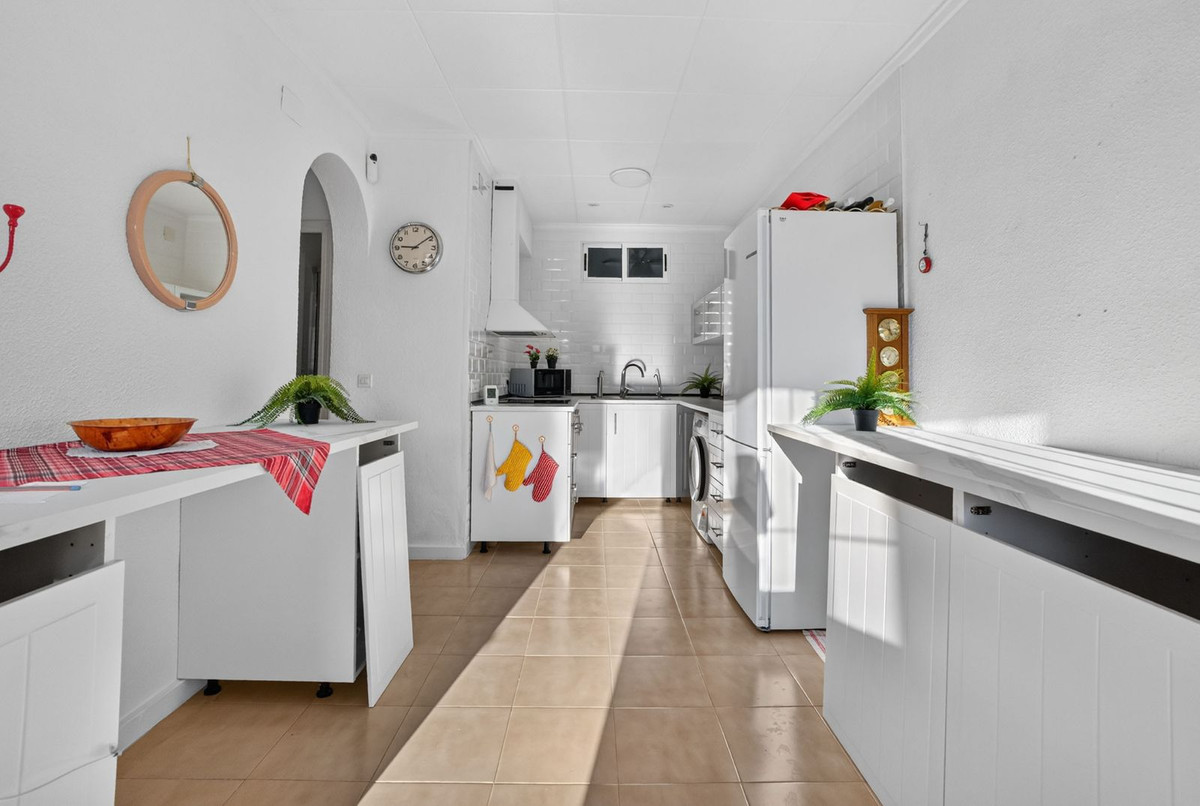 For sale - 3 Bedroom 2 Bathroom House - Detached Villa in Torrevieja - Torrevieja Centro  - Alicante