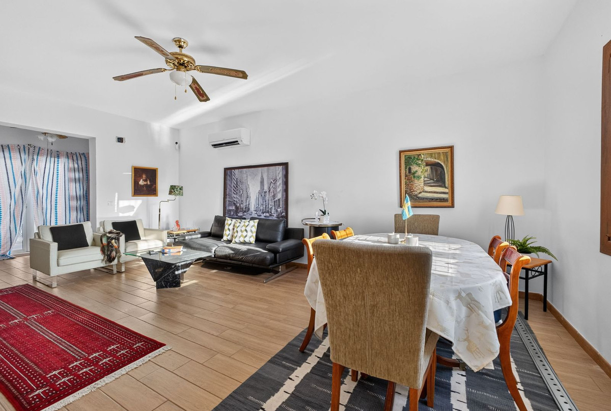 For sale - 3 Bedroom 2 Bathroom House - Detached Villa in Torrevieja - Torrevieja Centro  - Alicante