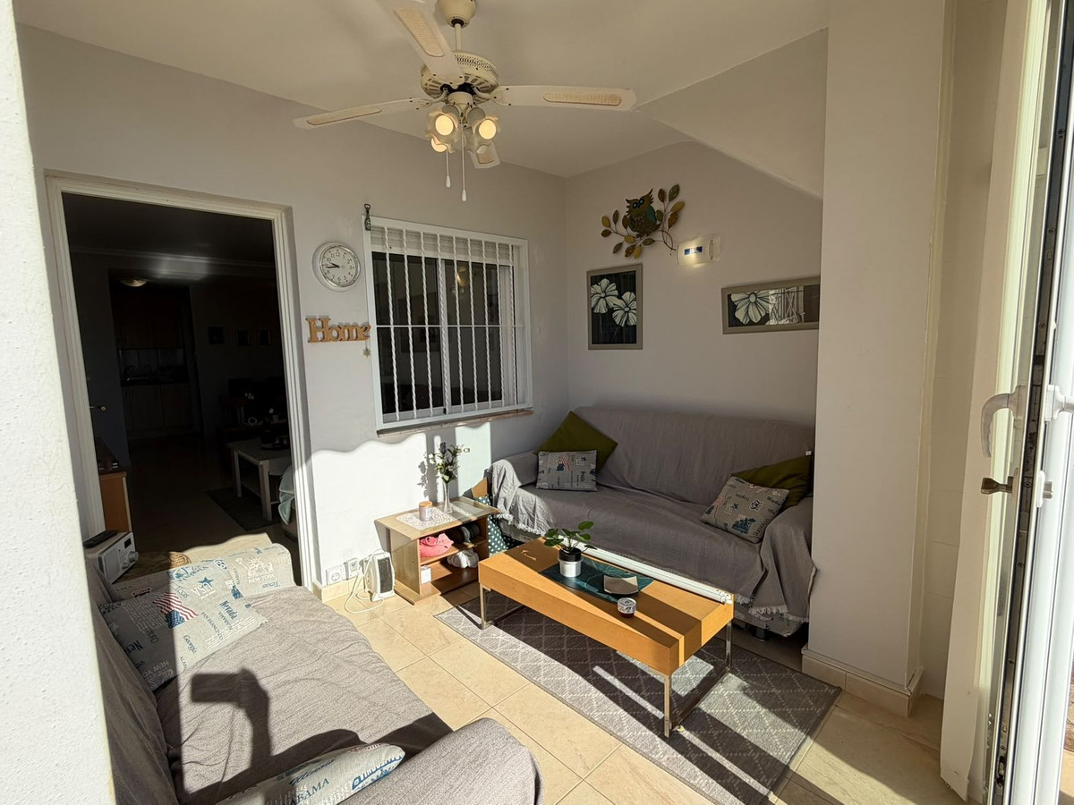 For sale - 2 Bedroom 1 Bathroom Apartment - Middle Floor Apartment in Torrevieja - Torrevieja Centro  - Alicante