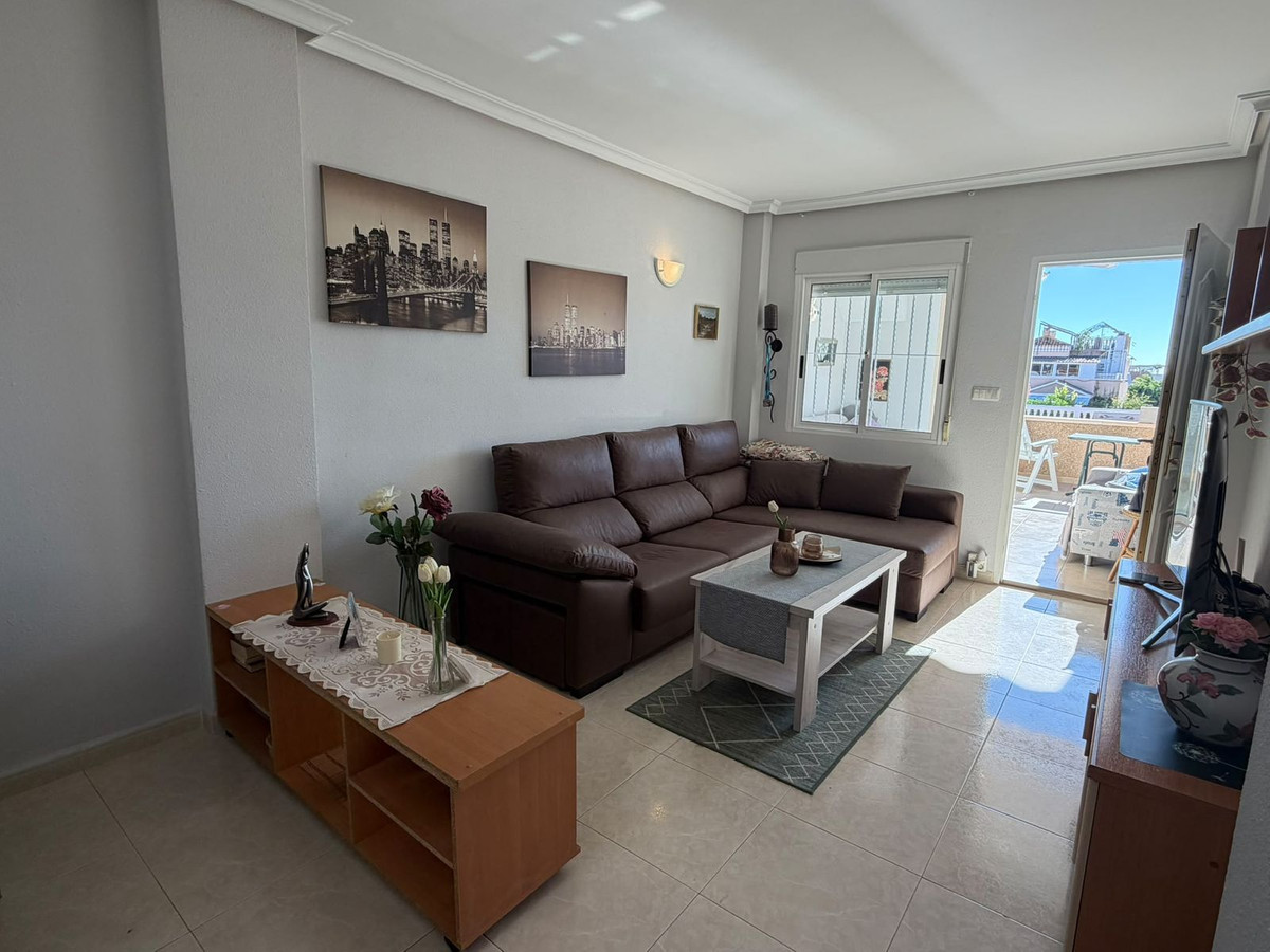 For sale - 2 Bedroom 1 Bathroom Apartment - Middle Floor Apartment in Torrevieja - Torrevieja Centro  - Alicante