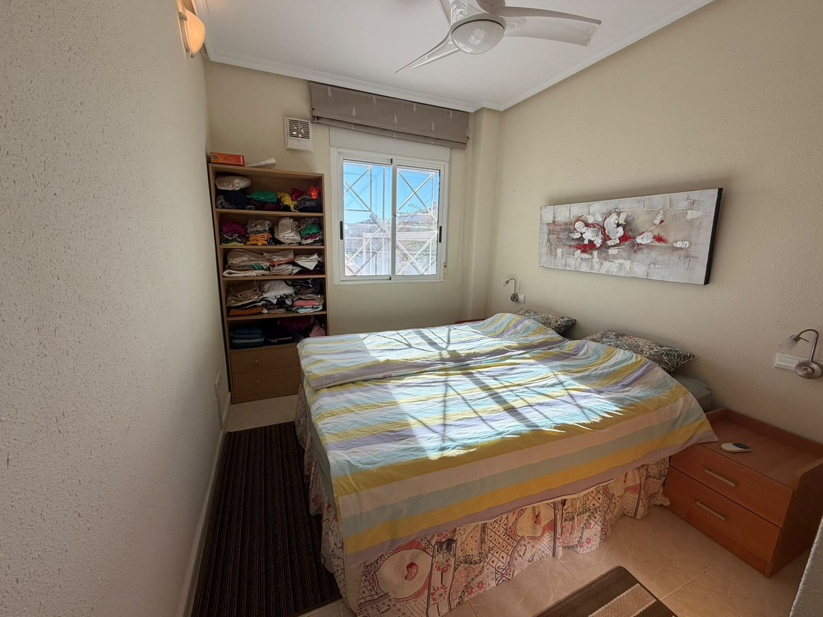 For sale - 2 Bedroom 1 Bathroom Apartment - Middle Floor Apartment in Torrevieja - Torrevieja Centro  - Alicante