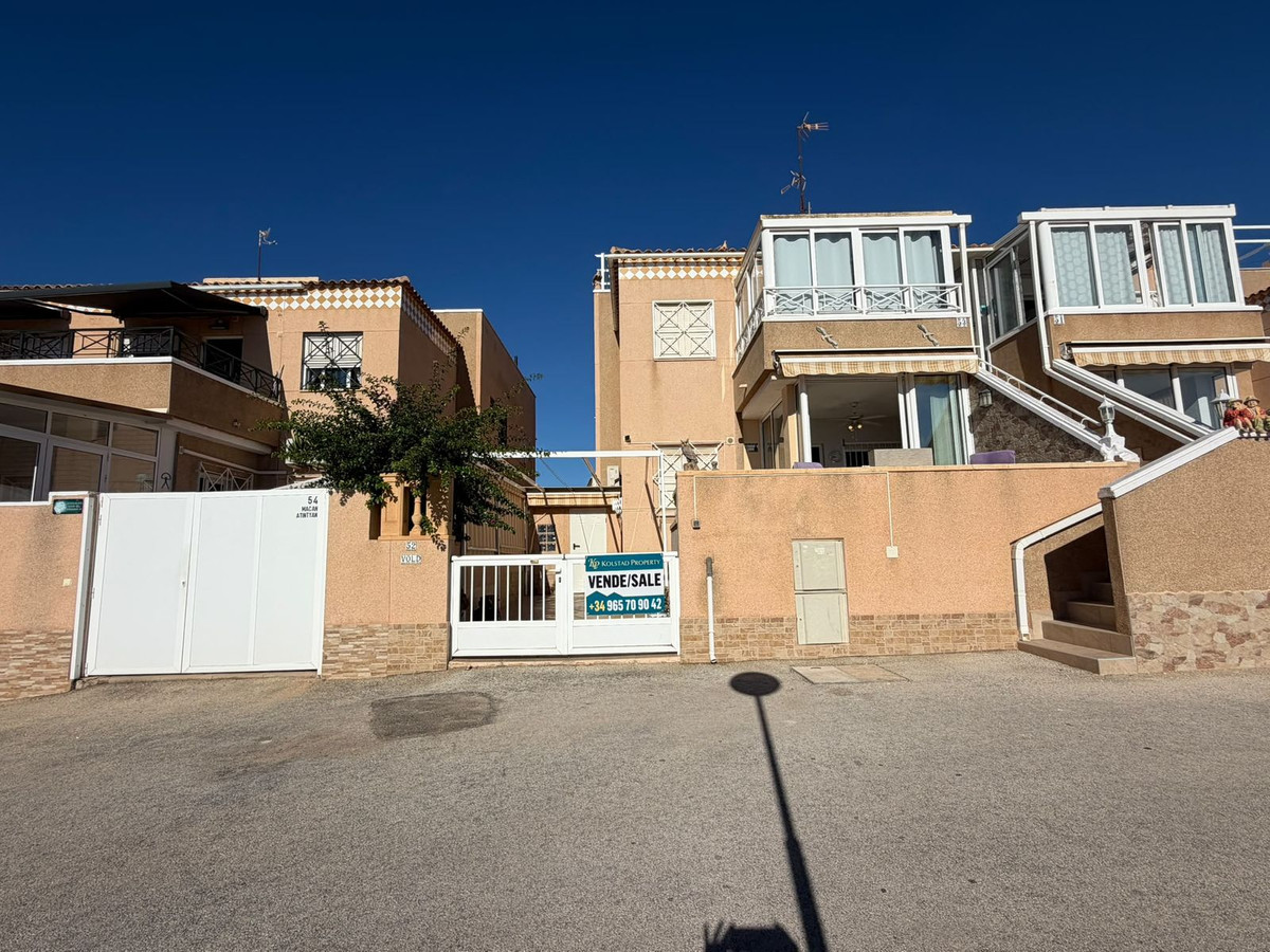For sale - 2 Bedroom 1 Bathroom Apartment - Middle Floor Apartment in Torrevieja - Torrevieja Centro  - Alicante