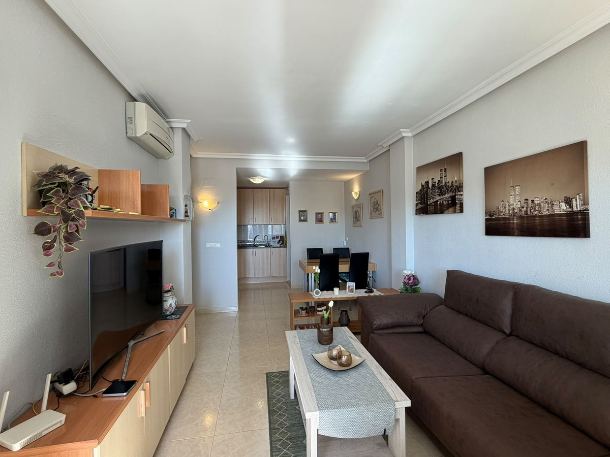 For sale - 2 Bedroom 1 Bathroom Apartment - Middle Floor Apartment in Torrevieja - Torrevieja Centro  - Alicante