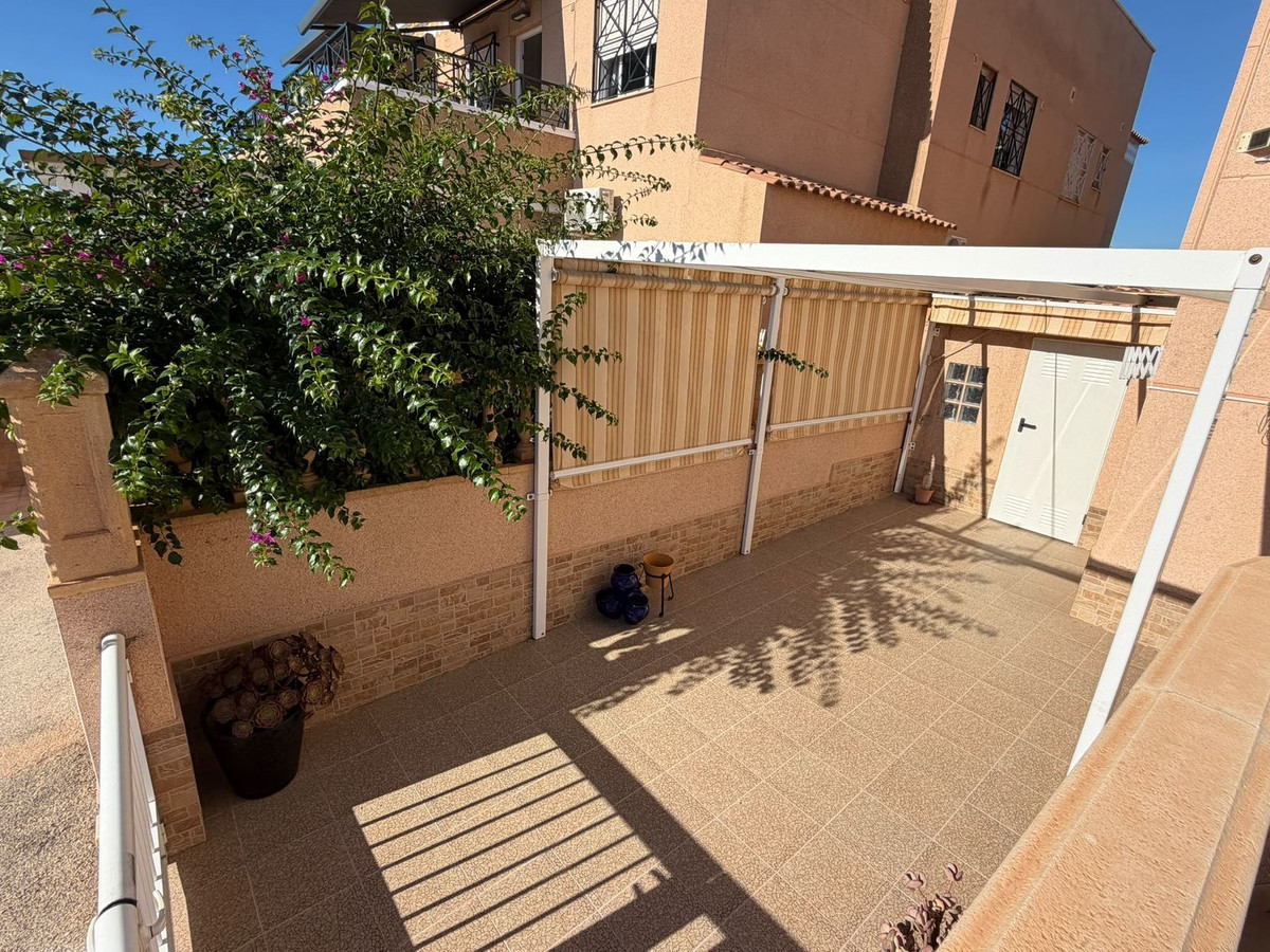 For sale - 2 Bedroom 1 Bathroom Apartment - Middle Floor Apartment in Torrevieja - Torrevieja Centro  - Alicante