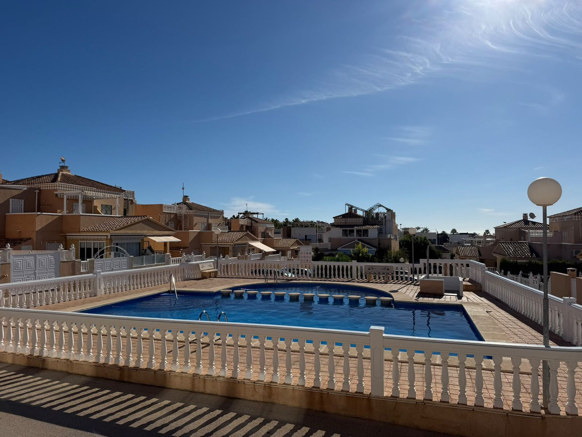 For sale - 2 Bedroom 1 Bathroom Apartment - Middle Floor Apartment in Torrevieja - Torrevieja Centro  - Alicante
