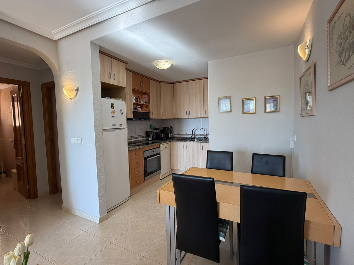 For sale - 2 Bedroom 1 Bathroom Apartment - Middle Floor Apartment in Torrevieja - Torrevieja Centro  - Alicante