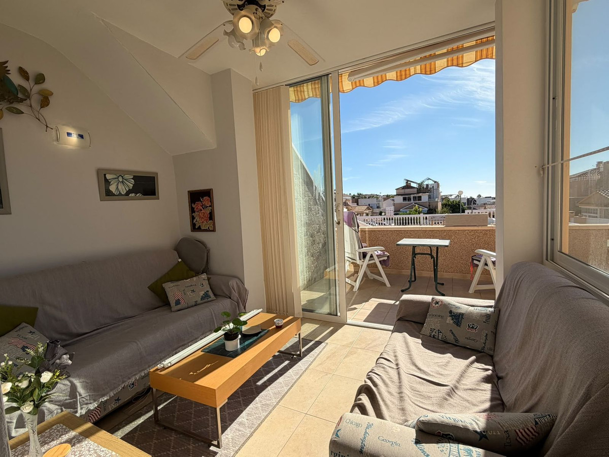 For sale - 2 Bedroom 1 Bathroom Apartment - Middle Floor Apartment in Torrevieja - Torrevieja Centro  - Alicante