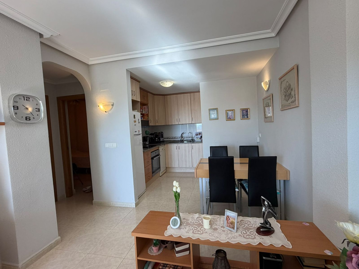 For sale - 2 Bedroom 1 Bathroom Apartment - Middle Floor Apartment in Torrevieja - Torrevieja Centro  - Alicante