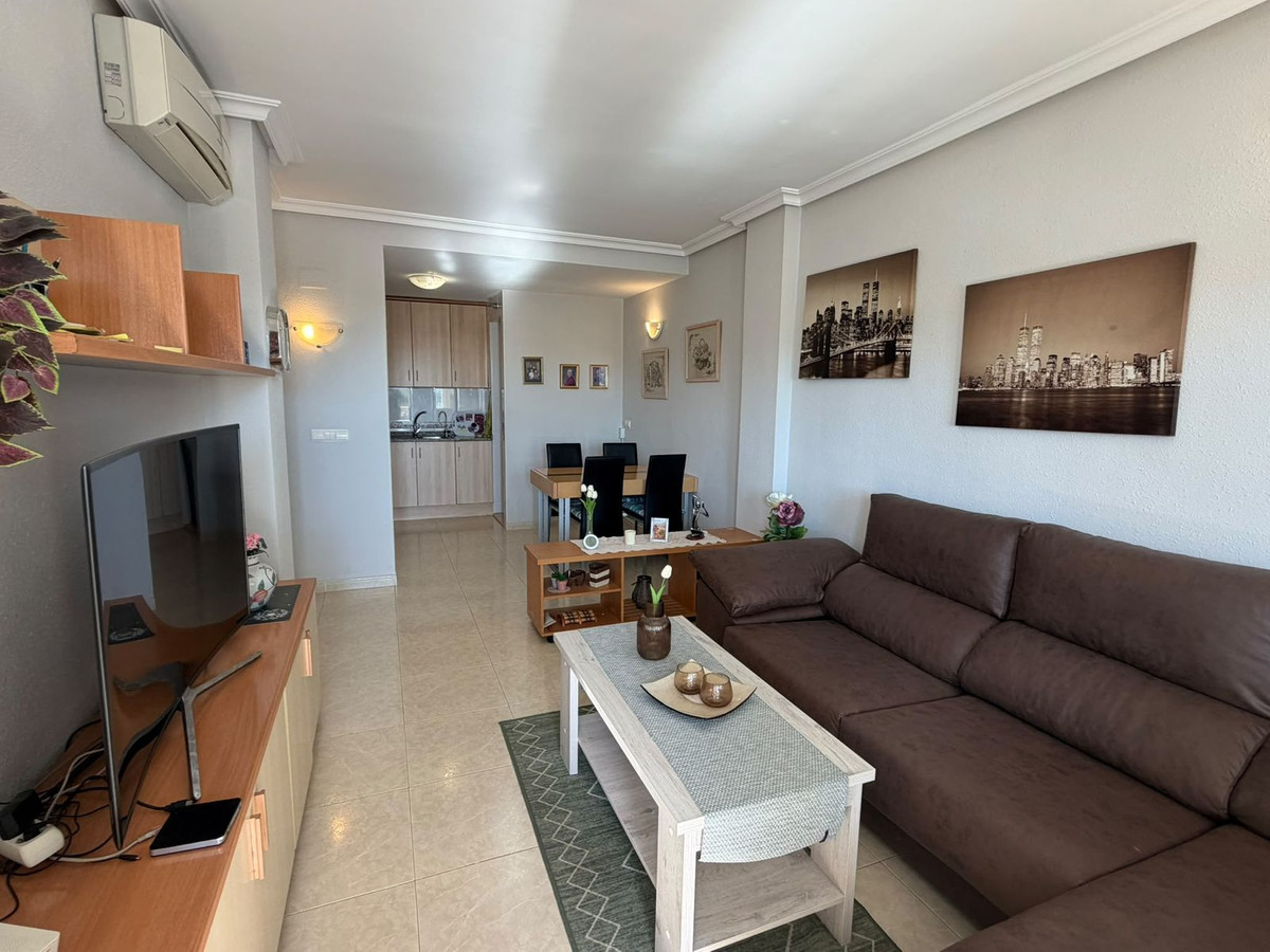 For sale - 2 Bedroom 1 Bathroom Apartment - Middle Floor Apartment in Torrevieja - Torrevieja Centro  - Alicante