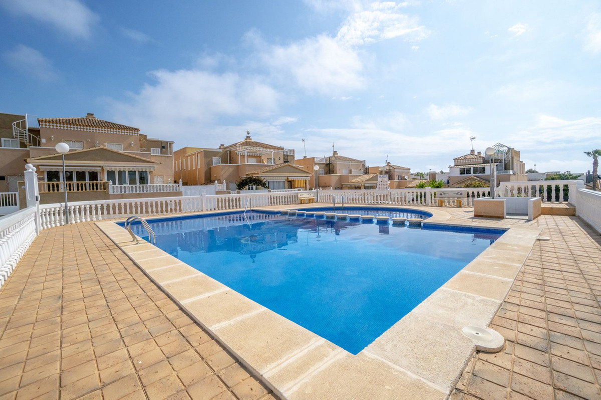 For sale - 2 Bedroom 1 Bathroom Apartment - Middle Floor Apartment in Torrevieja - Torrevieja Centro  - Alicante