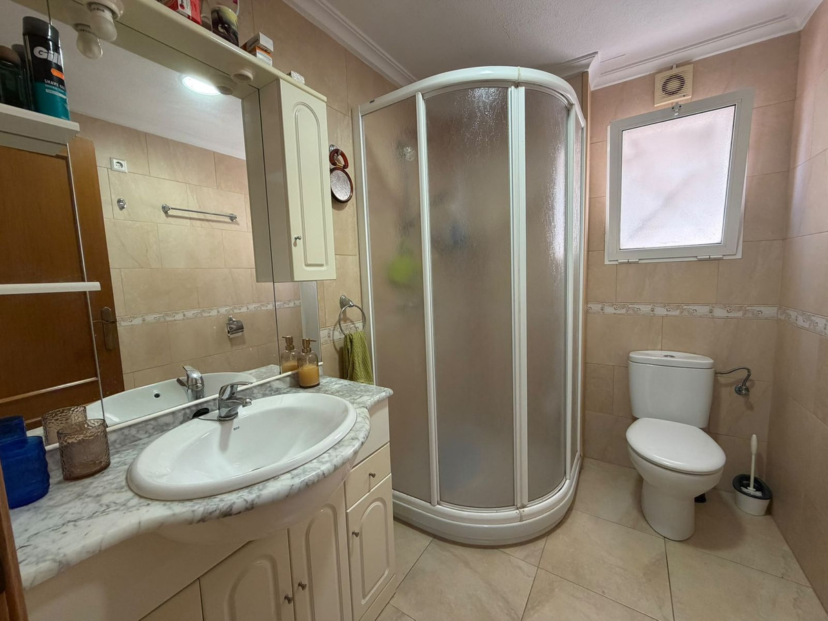 For sale - 2 Bedroom 1 Bathroom Apartment - Middle Floor Apartment in Torrevieja - Torrevieja Centro  - Alicante