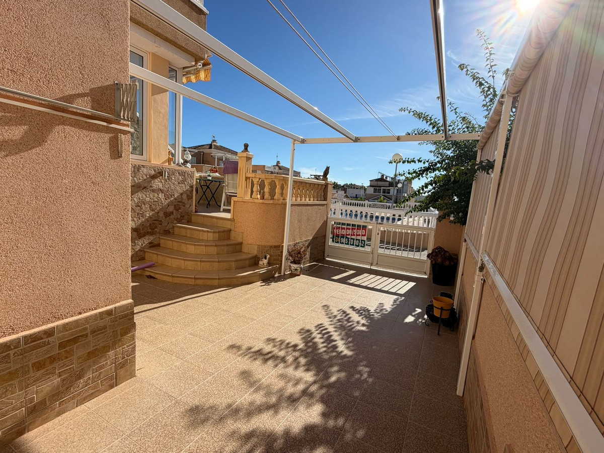 For sale - 2 Bedroom 1 Bathroom Apartment - Middle Floor Apartment in Torrevieja - Torrevieja Centro  - Alicante