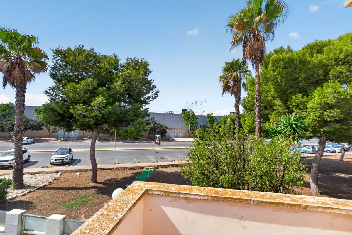 For sale - 3 Bedroom 2 Bathroom House - Townhouse in Torrevieja - Torrevieja Centro  - Alicante