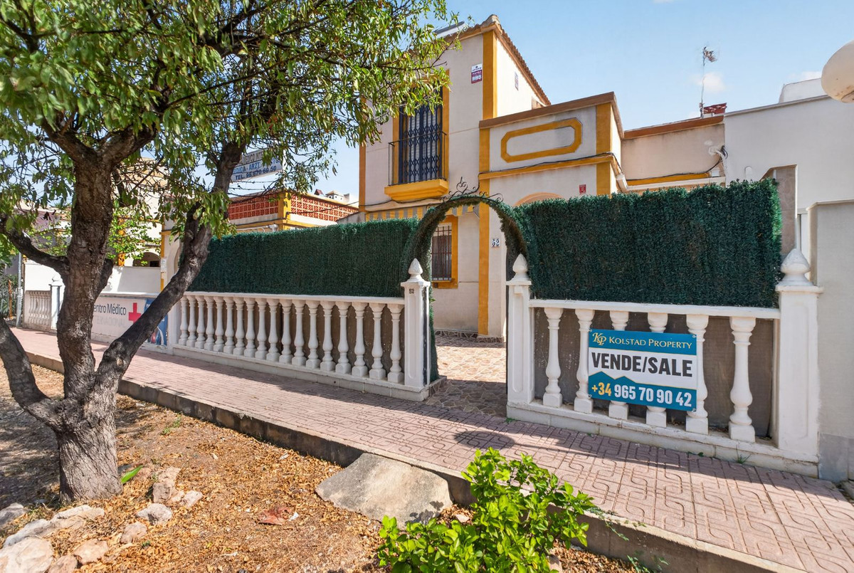 For sale - 3 Bedroom 2 Bathroom House - Townhouse in Torrevieja - Torrevieja Centro  - Alicante