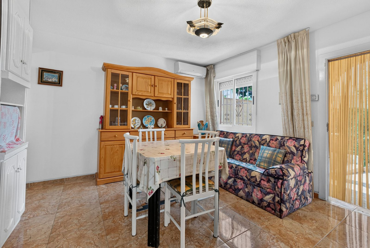 For sale - 3 Bedroom 2 Bathroom House - Townhouse in Torrevieja - Torrevieja Centro  - Alicante