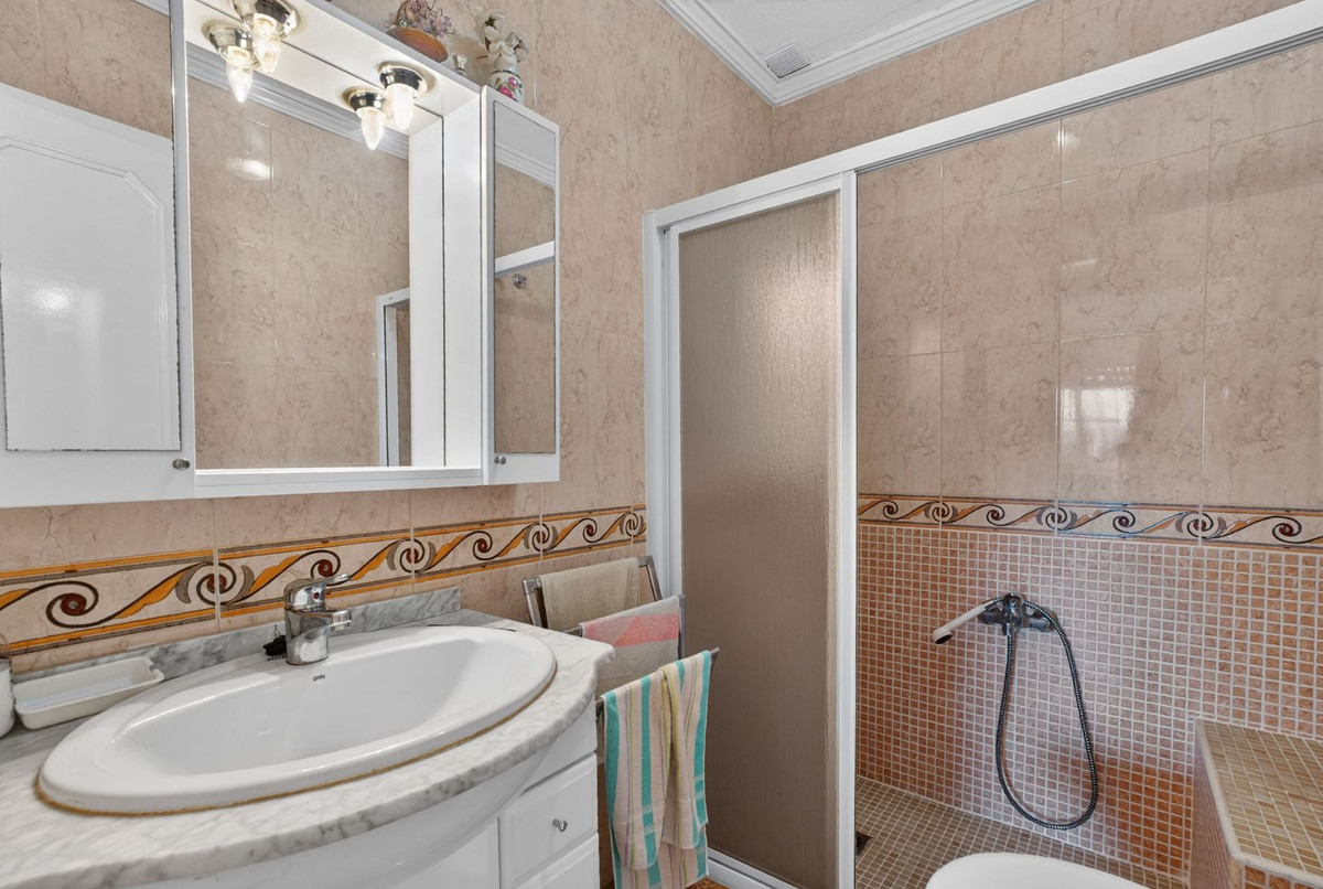 For sale - 3 Bedroom 2 Bathroom House - Townhouse in Torrevieja - Torrevieja Centro  - Alicante