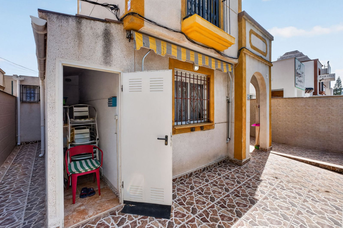 For sale - 3 Bedroom 2 Bathroom House - Townhouse in Torrevieja - Torrevieja Centro  - Alicante