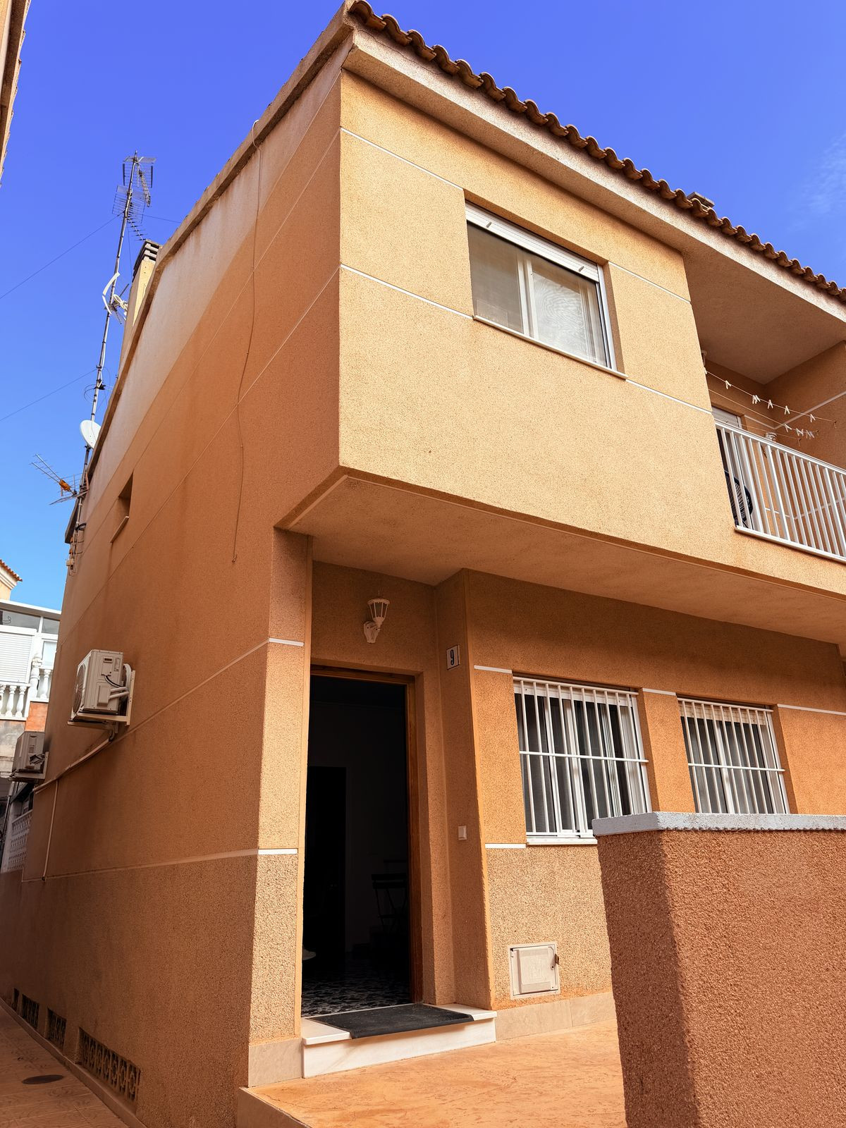 For sale - 4 Bedroom 2 Bathroom House - Semi-Detached House in Santa Pola - Santa Pola Centro  - Alicante