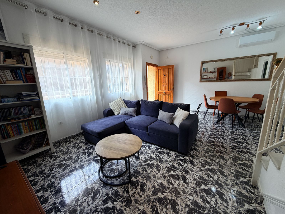 For sale - 4 Bedroom 2 Bathroom House - Semi-Detached House in Santa Pola - Santa Pola Centro  - Alicante