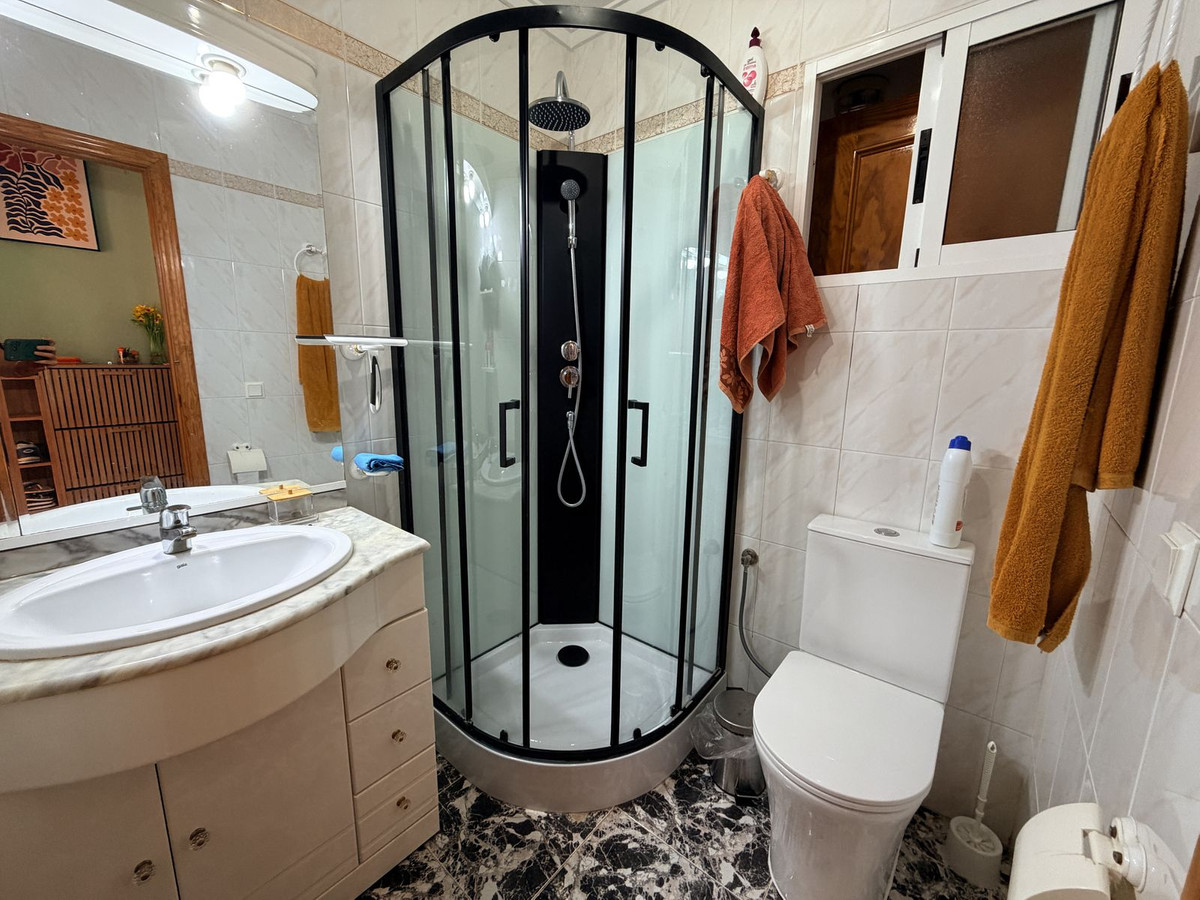 For sale - 4 Bedroom 2 Bathroom House - Semi-Detached House in Santa Pola - Santa Pola Centro  - Alicante