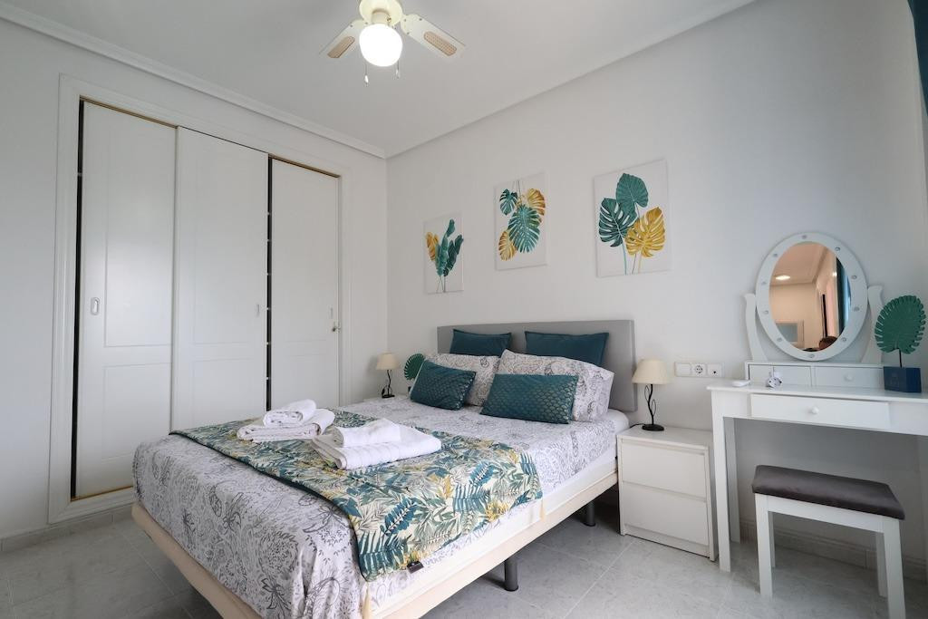 For sale - 2 Bedroom 1 Bathroom Apartment - Middle Floor Apartment in Orihuela - Orihuela Costa  - Alicante