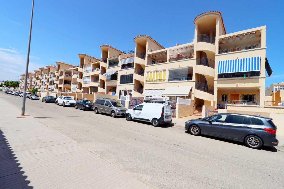For sale - 2 Bedroom 1 Bathroom Apartment - Middle Floor Apartment in Orihuela - Orihuela Costa  - Alicante