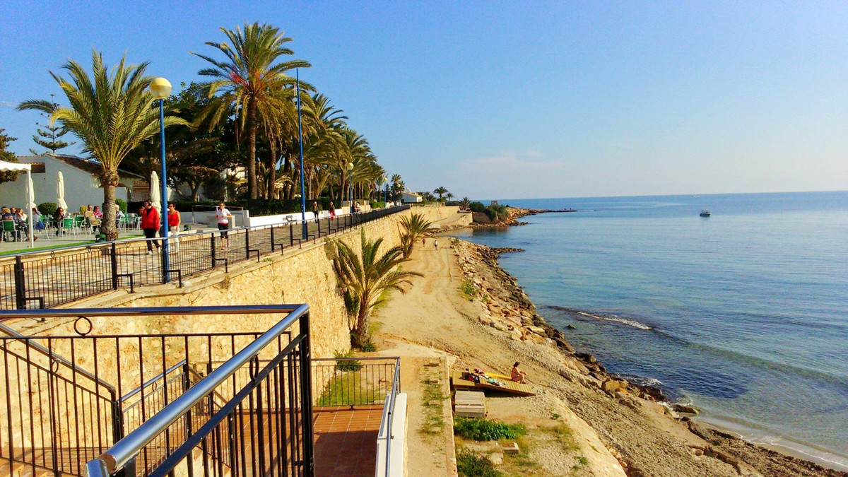 For sale - 2 Bedroom 1 Bathroom Apartment - Middle Floor Apartment in Orihuela - Orihuela Costa  - Alicante