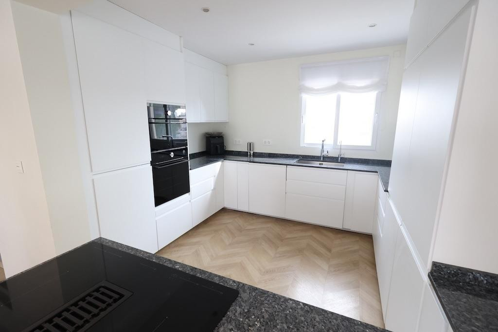 For sale - 5 Bedroom 3 Bathroom House - Detached Villa in Torrevieja - Torrevieja Centro  - Alicante