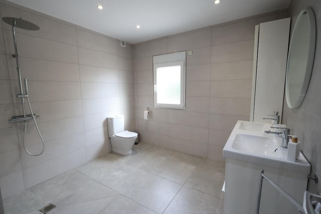 For sale - 5 Bedroom 3 Bathroom House - Detached Villa in Torrevieja - Torrevieja Centro  - Alicante