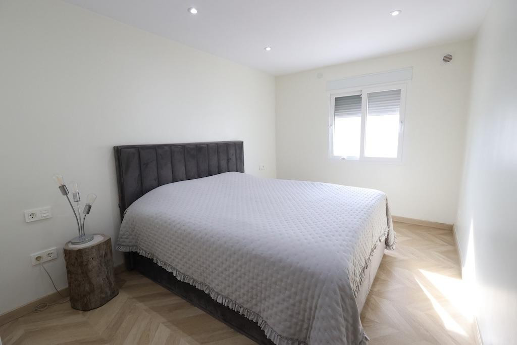 For sale - 5 Bedroom 3 Bathroom House - Detached Villa in Torrevieja - Torrevieja Centro  - Alicante