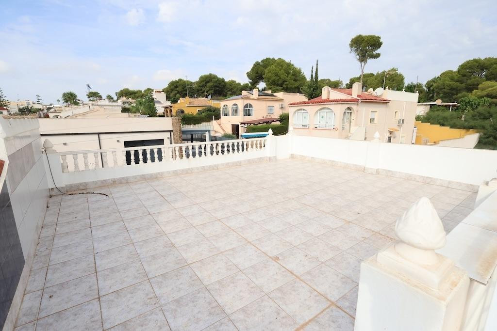 For sale - 5 Bedroom 3 Bathroom House - Detached Villa in Torrevieja - Torrevieja Centro  - Alicante