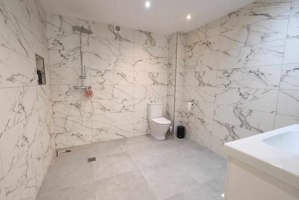 For sale - 5 Bedroom 3 Bathroom House - Detached Villa in Torrevieja - Torrevieja Centro  - Alicante